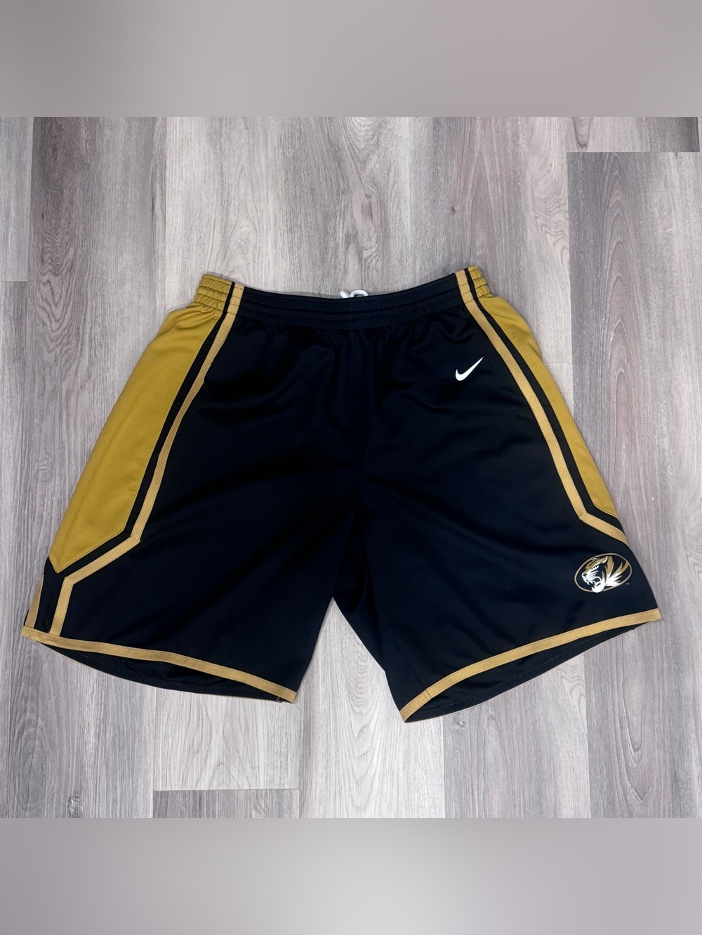 The product is a Nike Men's Missouri Tigers Basketball Authentic Jersey Shorts i